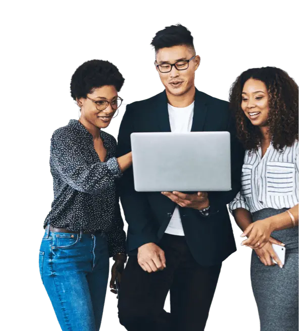quatre personnes utilisant un ordinateur portable