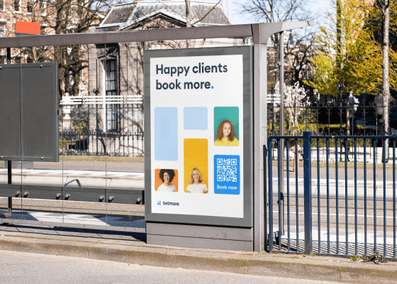 Cartellone pubblicitario di setmore con clienti felici